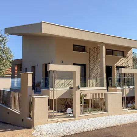 Quintessina Luxury Aparthotel 3*