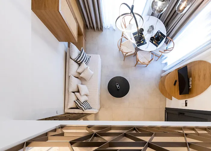 Quintessina Luxury アパートホテル