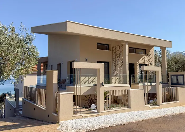 Quintessina Luxury アパートホテル 3*